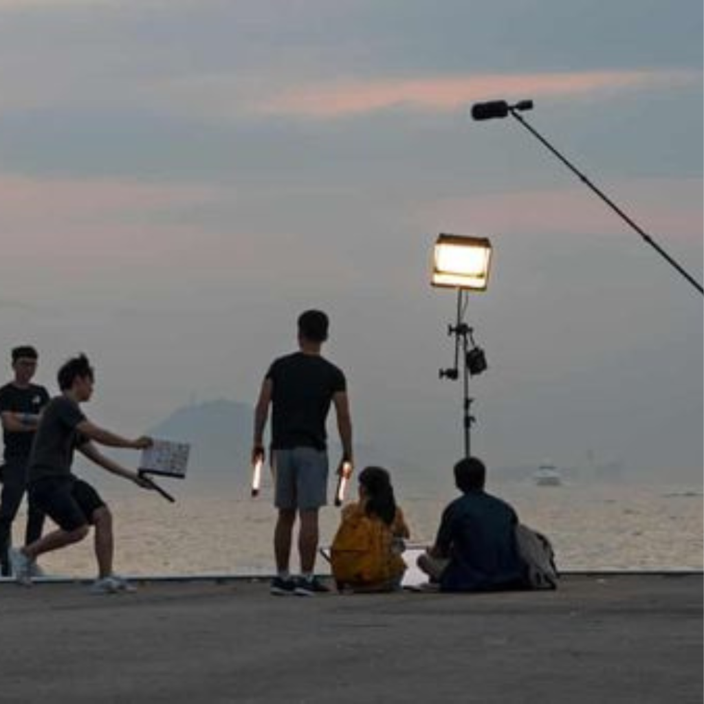 Lokasi yang Anda pilih harus selaras dengan alur cerita dan karakter film.