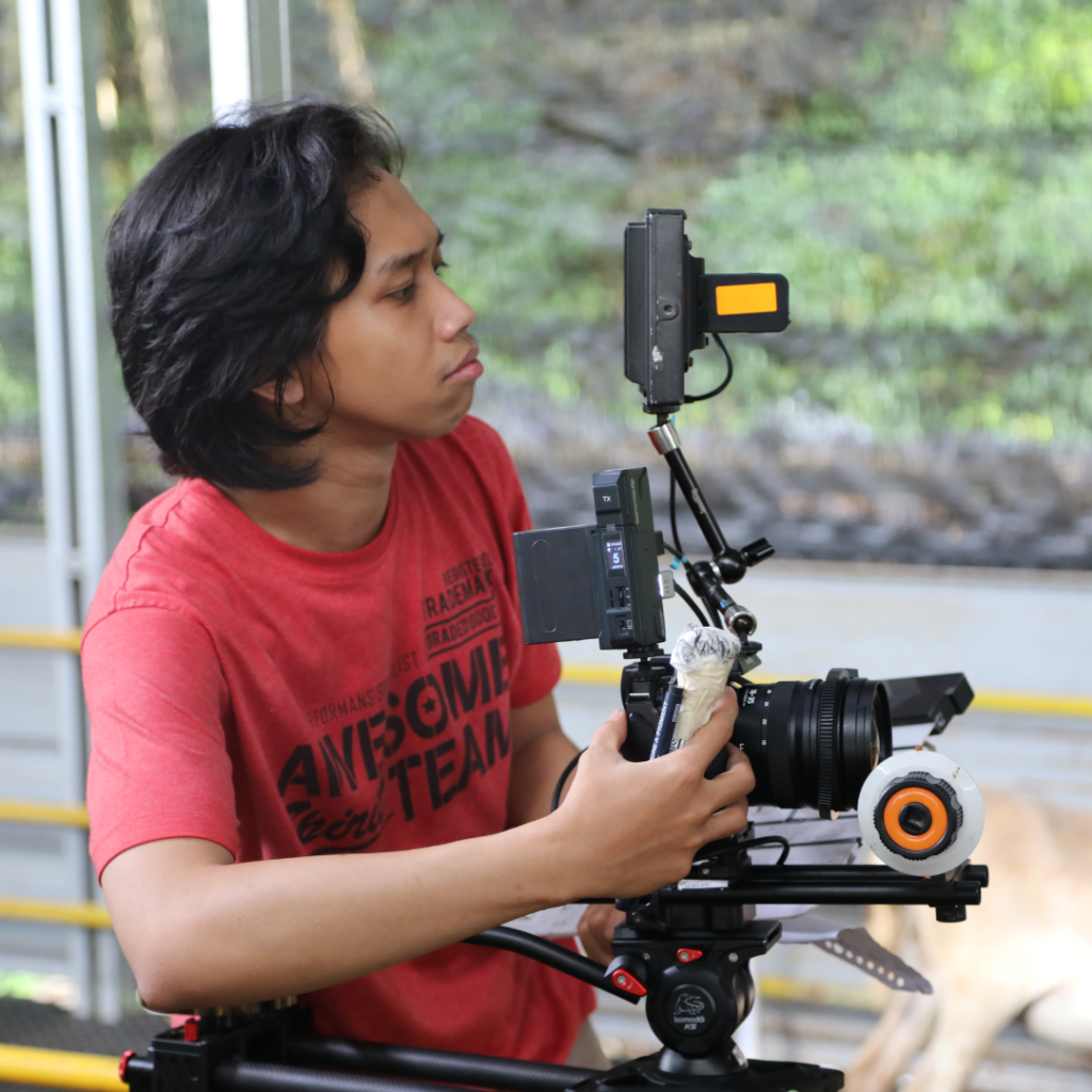 Unicam Studio menciptakan video yang menarik perhatian audiens, membuat brand Anda lebih mudah dikenali di berbagai platform digital. Dengan desain yang kreatif, video kami mampu memperkuat citra perusahaan dan meningkatkan visibilitas brand Anda.