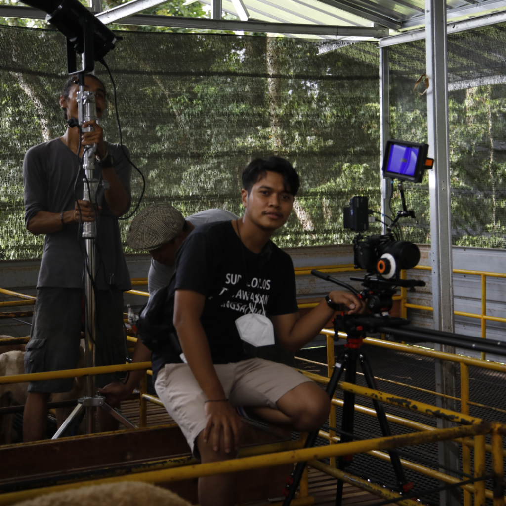 Kami membuat video yang menyampaikan pesan secara efektif, memastikan audiens memahami informasi dengan cepat dan mudah. Setiap detil dalam video dirancang untuk mempermudah pemahaman dan menarik perhatian audiens secara langsung.