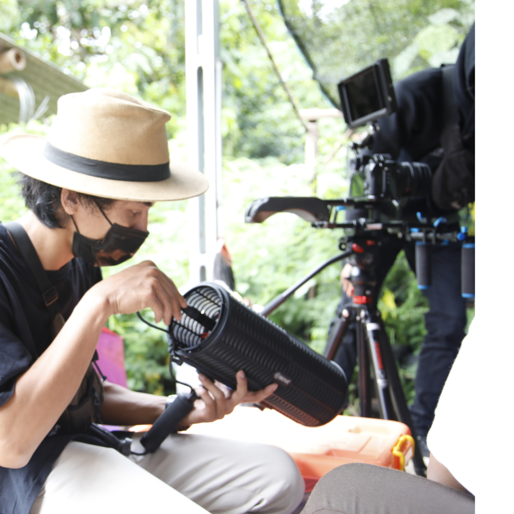 Kami menggunakan peralatan canggih dan teknik terbaru untuk memastikan setiap karya memiliki kualitas visual yang optimal. Kami berfokus pada detail, memberikan hasil yang memuaskan dengan teknologi terkini untuk memenuhi kebutuhan klien.