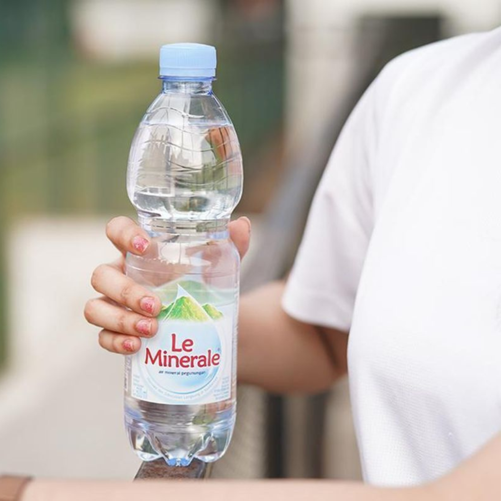 Ketika pelanggan merasa terhubung dengan logo Anda, mereka cenderung menjadi lebih loyal terhadap merek tersebut.