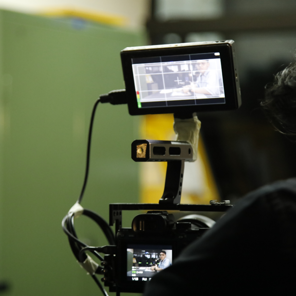Kami memanfaatkan teknologi terbaru dan peralatan canggih untuk menghasilkan video dengan kualitas tinggi. Oleh karena itu, kami memastikan setiap produksi memenuhi standar industri yang ketat, memberikan hasil yang memuaskan.