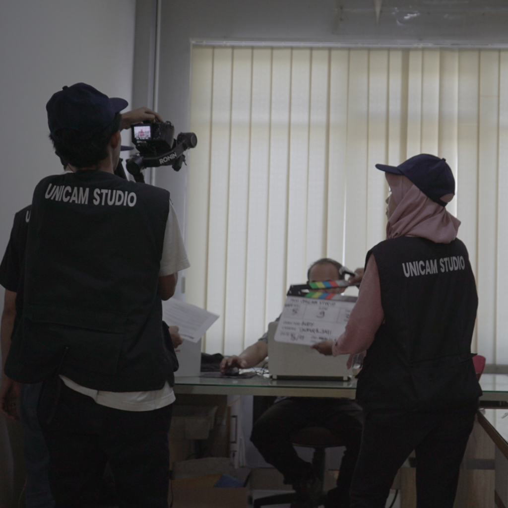 Unicam Studio menyediakan layanan produksi film berkualitas tinggi dengan penekanan pada pengembangan cerita yang menarik. Proses pembuatan menggunakan peralatan canggih dan teknik sinematografi mutakhir untuk menghasilkan film yang memukau.