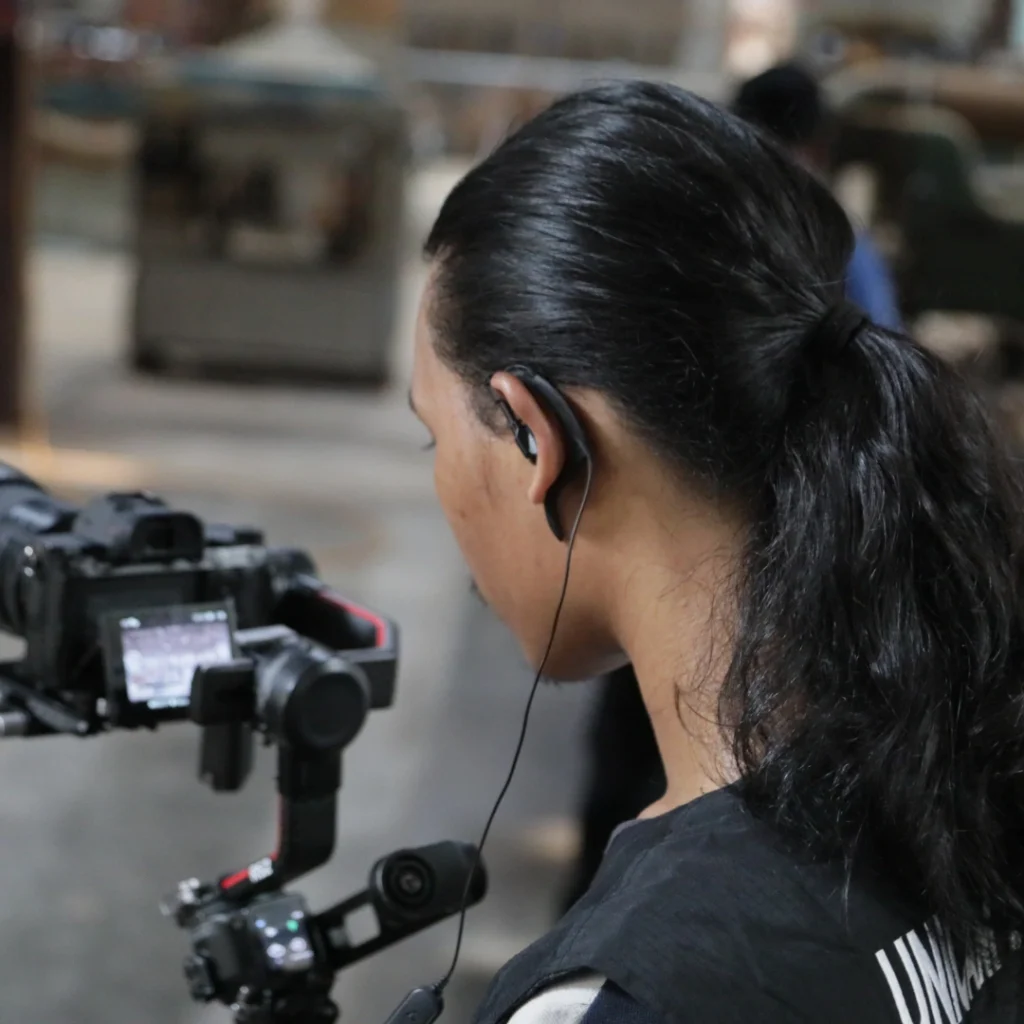 Pembuatan Video Company profile di jakarta juga menjadi alat utama yang membantu membangun kepercayaan dan memperkuat reputasi perusahaan di pasar yang kompetitif. Selain itu, dengan video yang menarik, perusahaan dapat menyampaikan pesan inti mereka secara lebih mudah dan efektif kepada audiens. Video yang kreatif dan profesional memungkinkan perusahaan tampil menonjol di tengah persaingan yang semakin ketat.