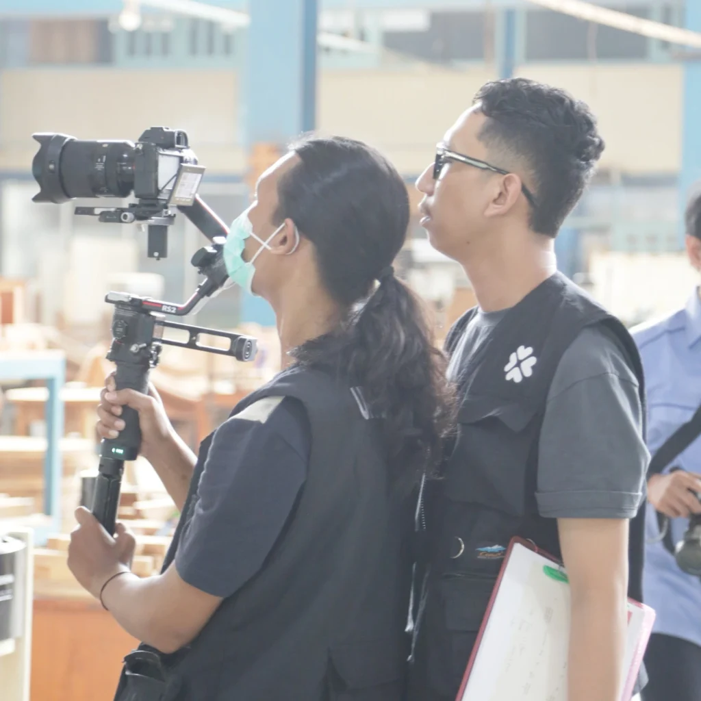 Kami juga memiliki Unicam Virtual, yang memberikan pengalaman virtual inovatif untuk keperluan pemasaran dan pendidikan. 