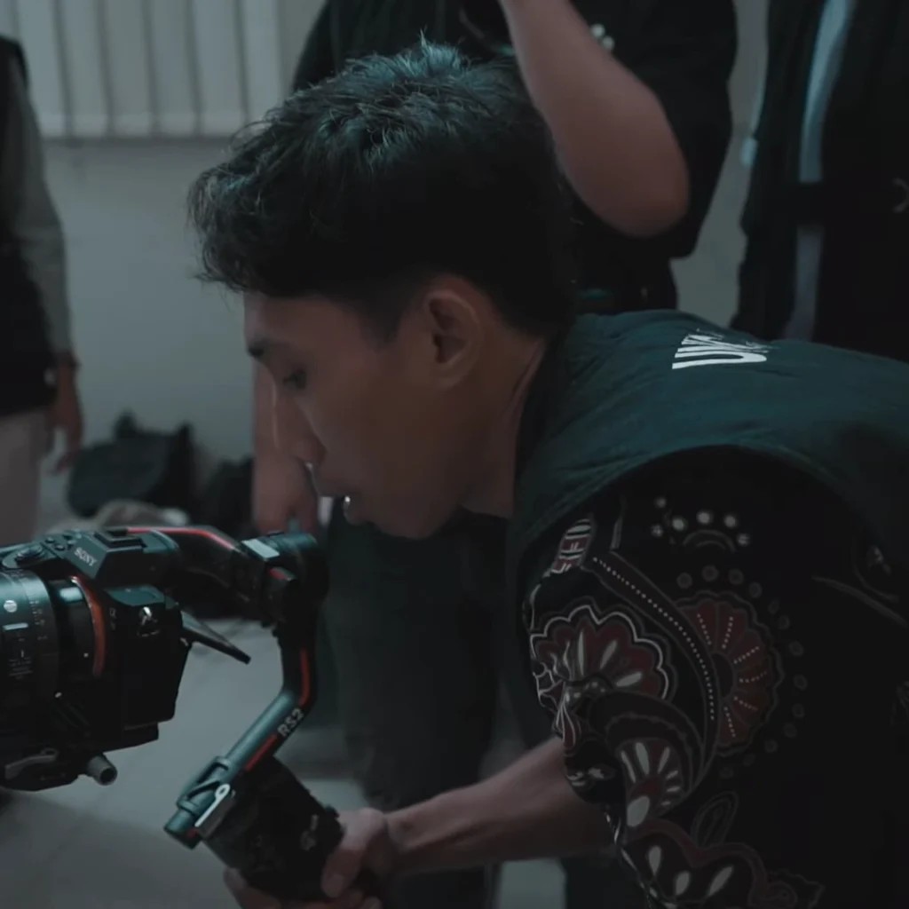 Setelah itu, tim Unicam Studio akan membuat perencanaan dan storyboard. Storyboard ini berfungsi sebagai panduan visual untuk seluruh proses produksi, memastikan alur cerita yang jelas dan menarik.