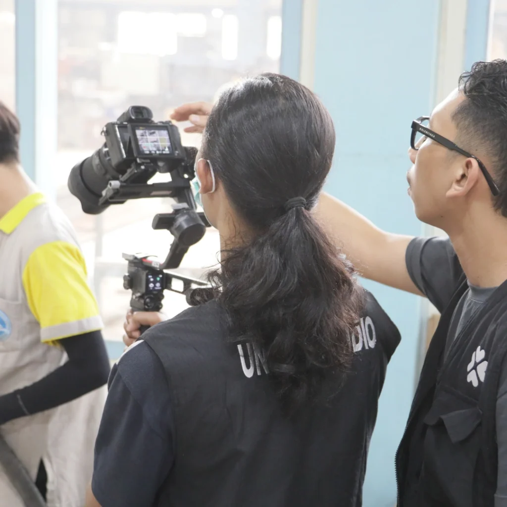 Unicam Studio selalu mengutamakan kualitas dalam setiap produksi. Dengan peralatan dan teknologi terbaru, hasil produksi yang dihasilkan selalu memenuhi standar profesional.