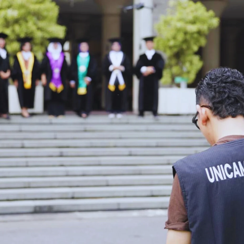 Tim kami terdiri dari para profesional berpengalaman yang ahli dalam bidangnya, sehingga kami memastikan setiap proyek dikerjakan dengan kualitas terbaik dan sesuai dengan harapan klien. Selain itu, kami juga menjaga komunikasi yang baik sepanjang proses untuk memastikan bahwa setiap detail proyek tercapai dengan sempurna.
