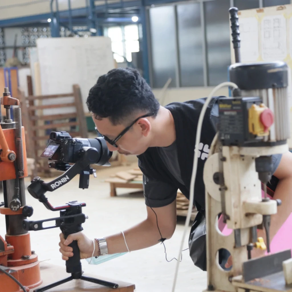 Melihat kebutuhan tersebut, production house di Bali berperan penting dalam membantu berbagai industri menciptakan konten berkualitas tinggi untuk pemasaran dan dokumentasi. Dengan menggunakan teknologi terbaru dan kreativitas inovatif, mereka memastikan bahwa setiap video yang dihasilkan mampu meningkatkan daya tarik industri dan menjangkau audiens yang lebih luas.